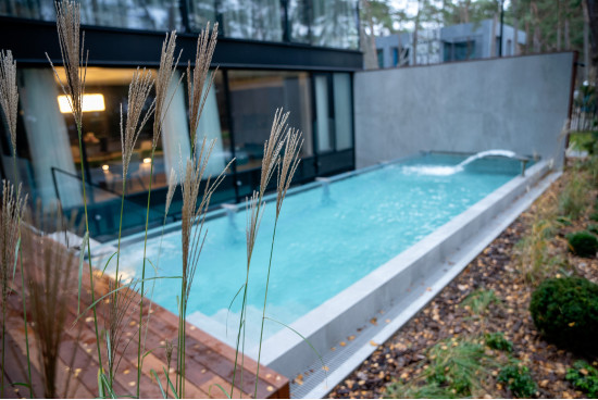Proyecto individual de sauna, piscina exterior, tina de hidromasaje y bañera de hidromasaje. - Otros proyectos