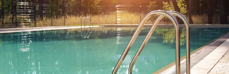 Apertura de piscinas en primavera: Cómo abrir su piscina exterior después del invierno.