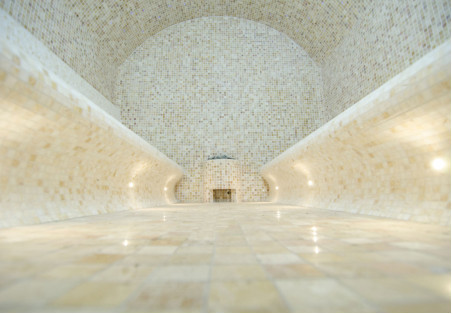 ¿Qué es mejor, sauna seca o de vapor?