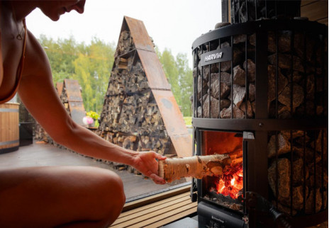 Cómo preparar su sauna para la temporada de frío: Mantenimiento de la estufa y prevención de olores a quemado