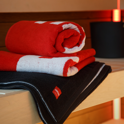 Toallas de sauna y bancos para sentarse