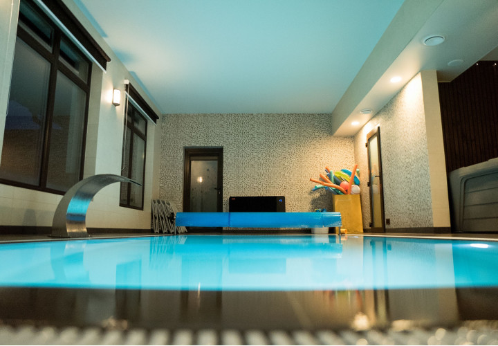 Piscina y saunas en la finca "Vila Kalniškiai"