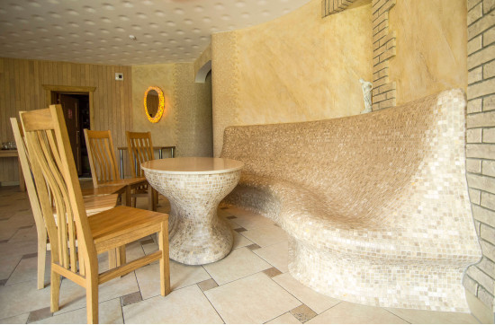 Banco climatizado y mesa en el baño de sauna - Otros proyectos