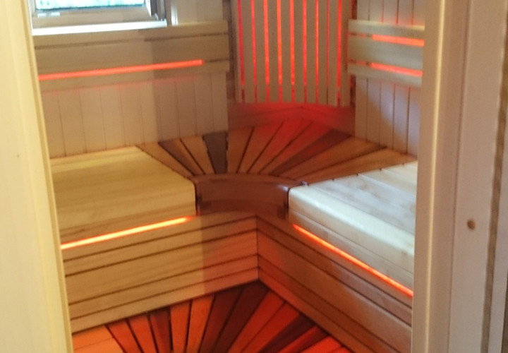 Sauna con calentador de tipo cerrado y ventana