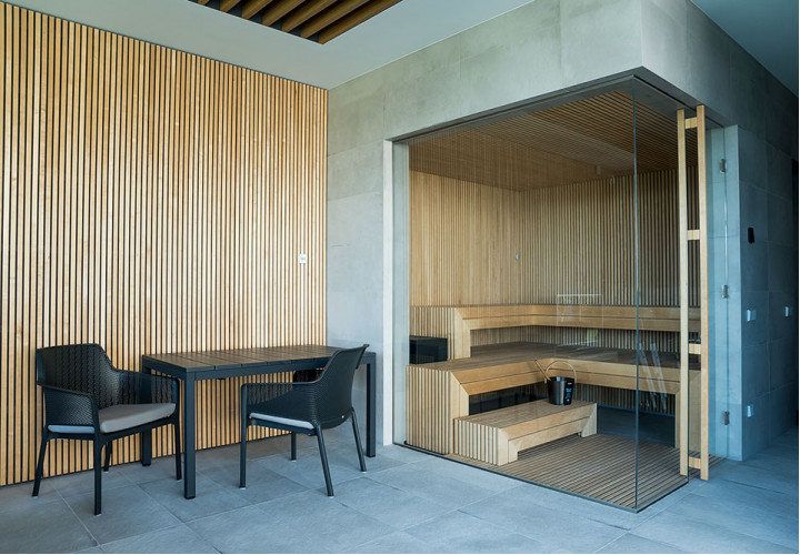 Sauna moderna con función de vapor y frontal de cristal
