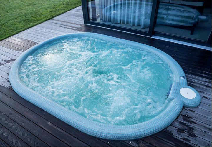 Piscina de hidromasaje al aire libre