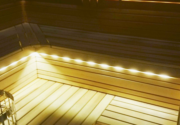 Sauna con calentador cilíndrico integrado