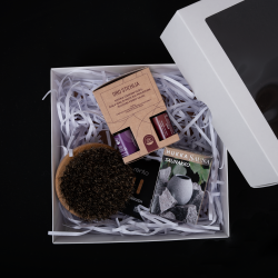Set de regalo en caja de regalo: CALIDEZ PERFUMADA. Un cepillo, un recipiente para aromas y aceites esenciales.  Set de regalo en caja de regalo: CALIDEZ PERFUMADA. Un cepillo, un recipiente para aromas y aceites esenciales.
