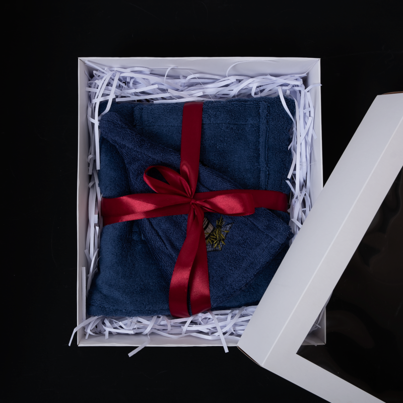 Set de regalo para él - AZUL, 55x150 cm, en caja de regalo. Delantal y gorro para sauna