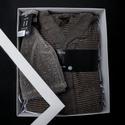 Set de regalo en caja de regalo RENTO KENNO PARA ÉL. Albornoz y gorro  Set de regalo en caja de regalo RENTO KENNO PARA ÉL. Albornoz y gorro
