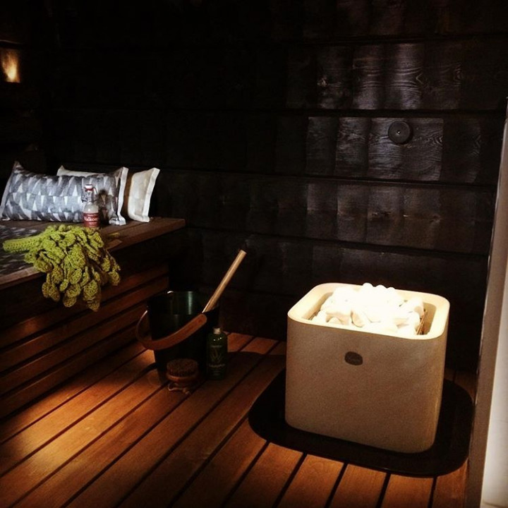Calentador eléctrico para sauna TULIKIVI KUURA 2 integrado, con panel de control.