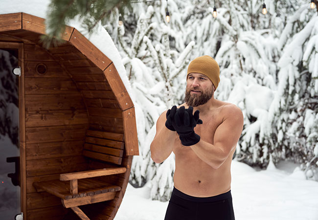 Sauna de barril en el frío invernal