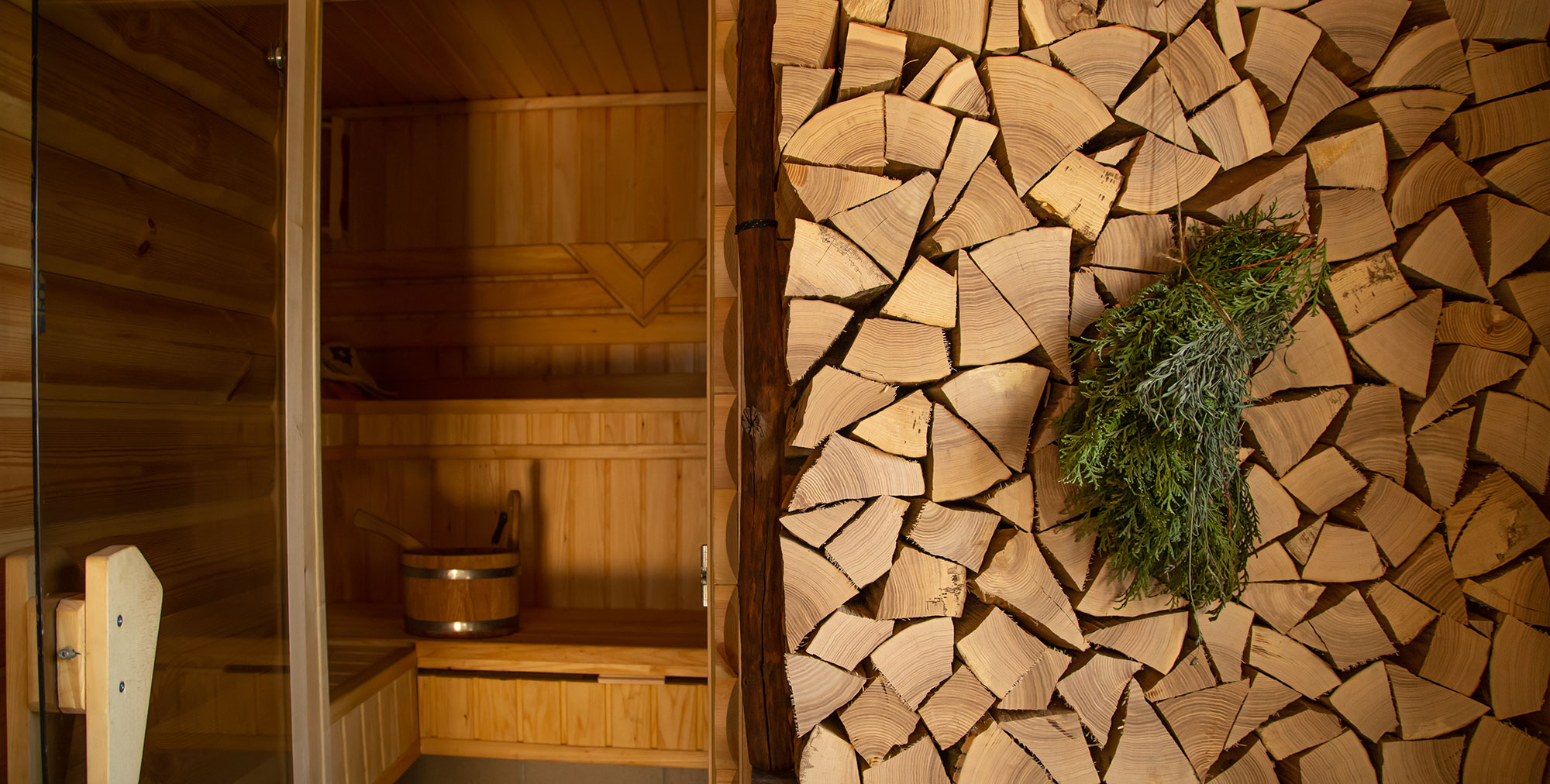 puerta de sauna abierta