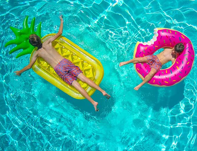 Mantener limpia el agua de la piscina infantil: salud y seguridad sin cloro
