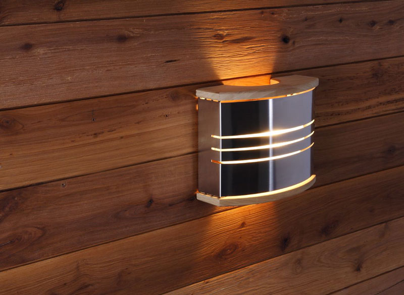 Lámpara de sauna de pared fabricada en metal y madera para la pared de la sauna.