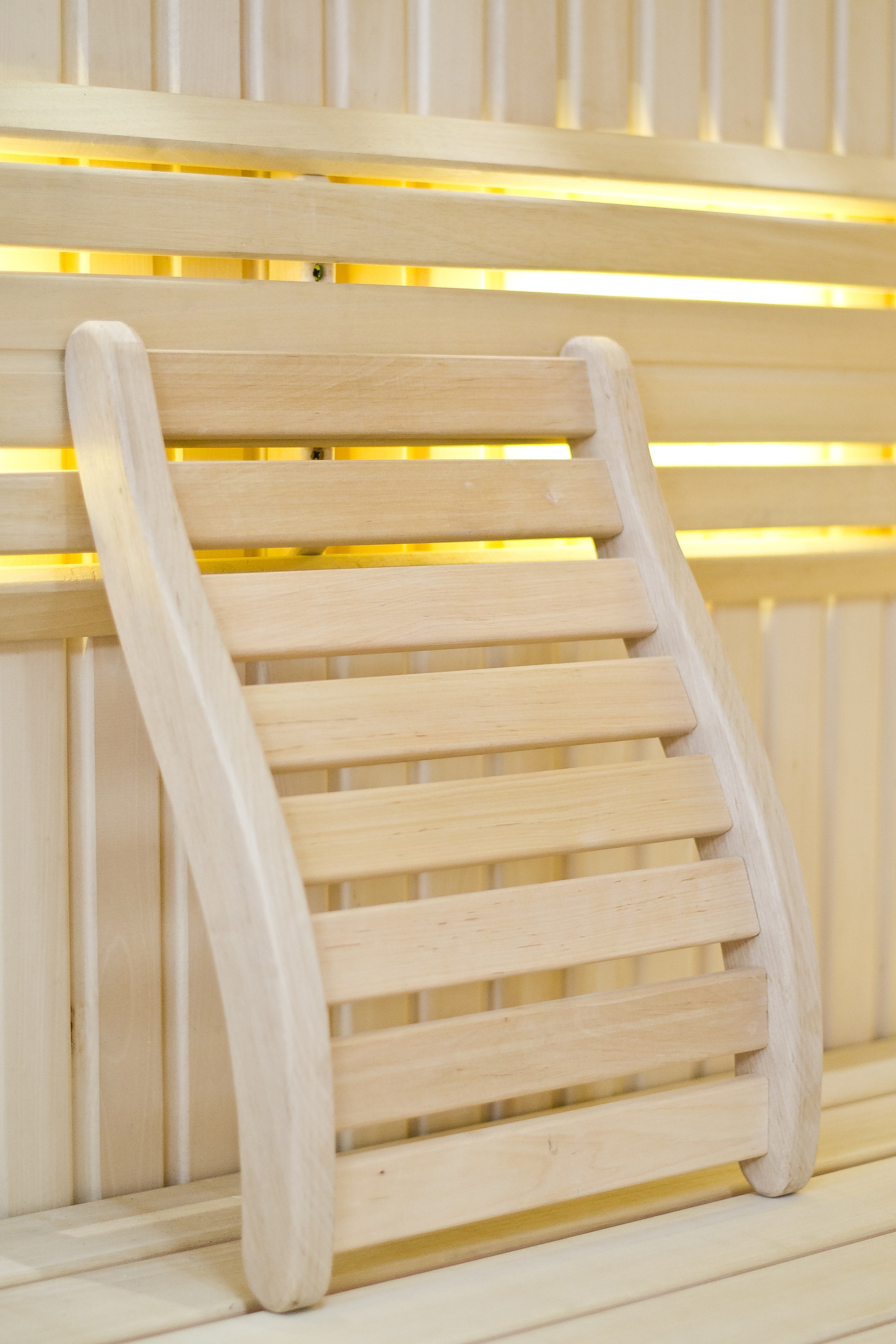 Sauna luminosa con iluminación LED ajustable.