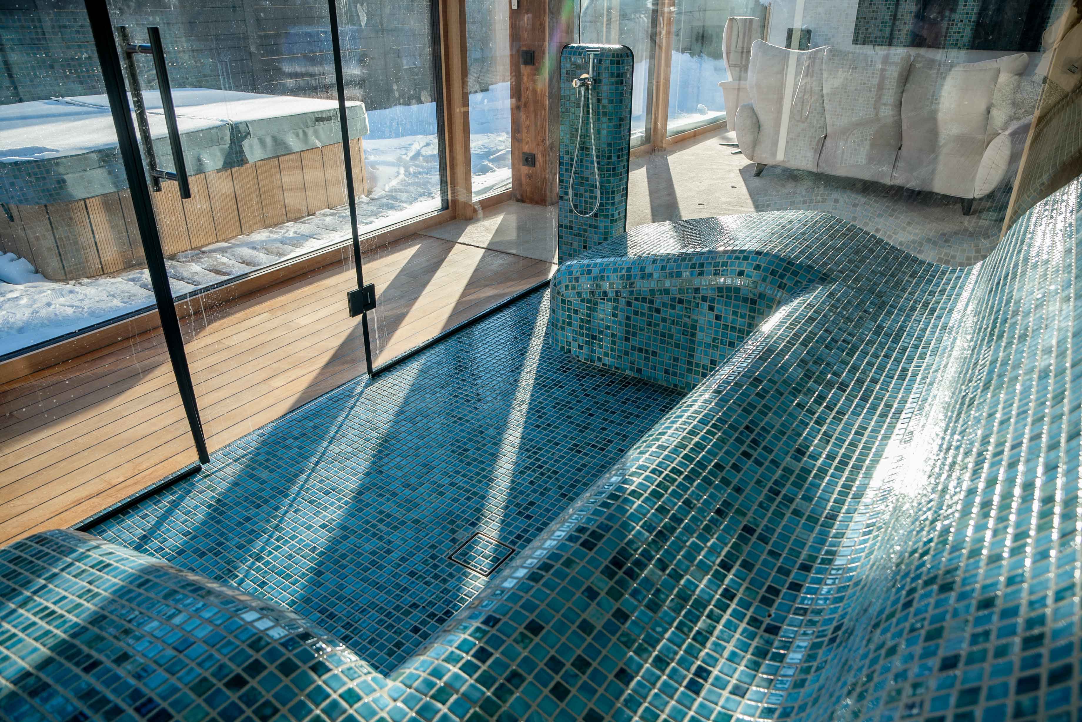Sala de vapor con cabina de cristal panorámica