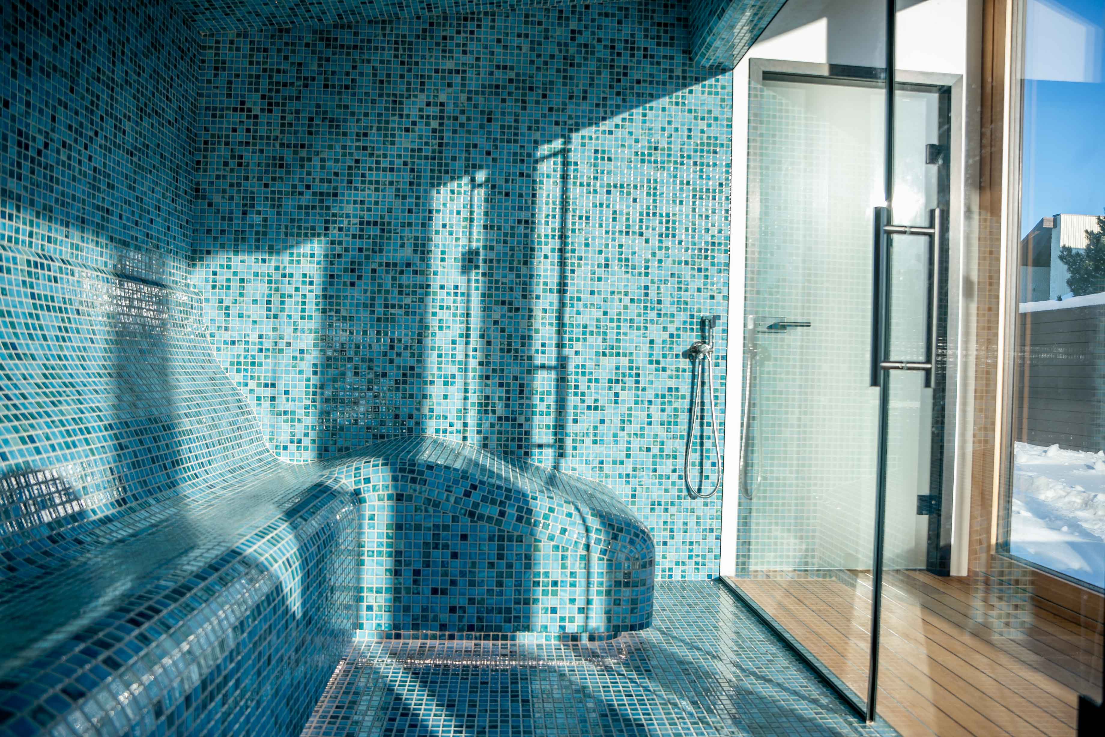 Sala de vapor con cabina de cristal panorámica