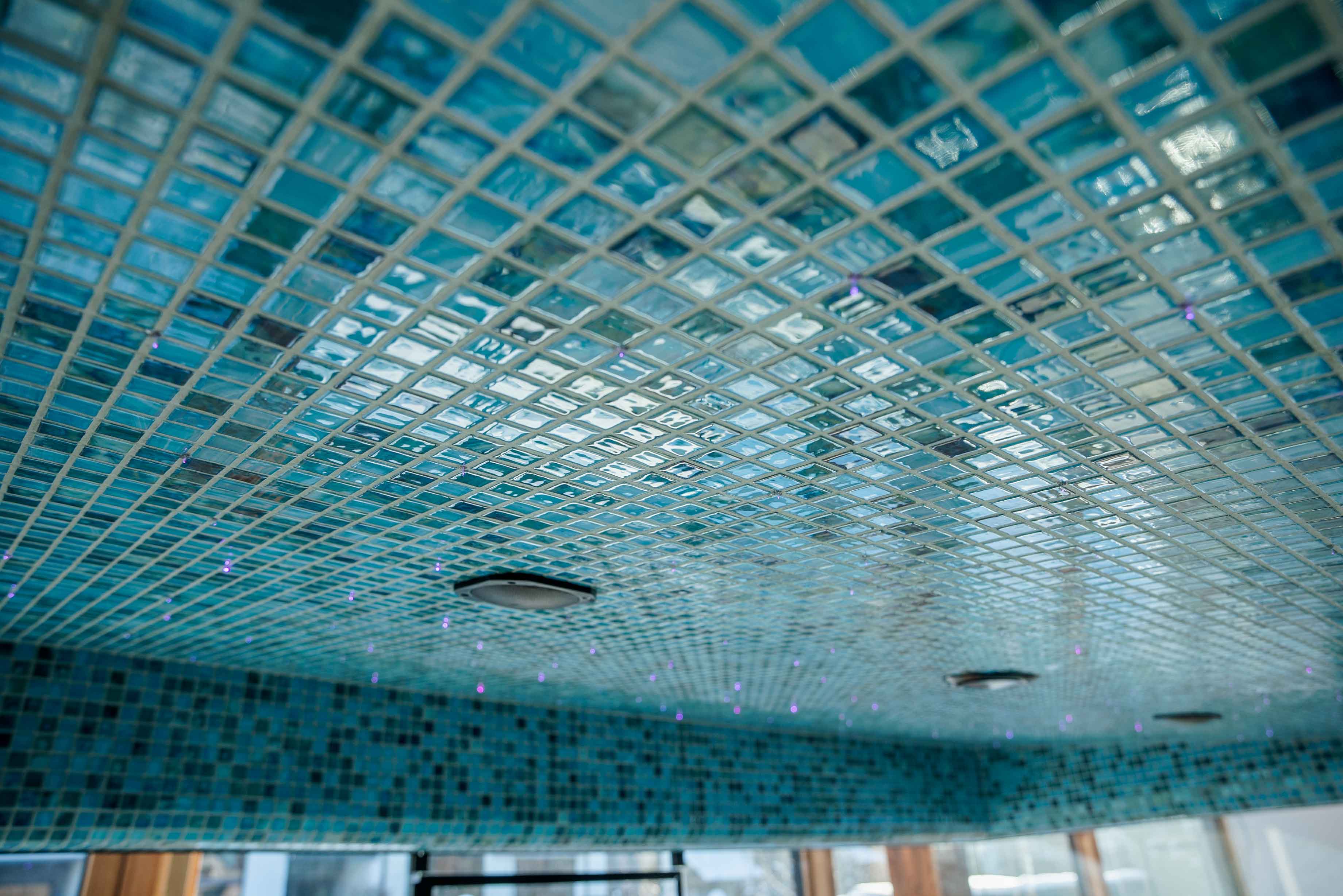 Sala de vapor con cabina de cristal panorámica